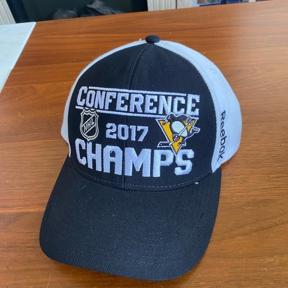 Reebok NHL 2017 Stanley Cup Champions Hat - Picture 3 of 4